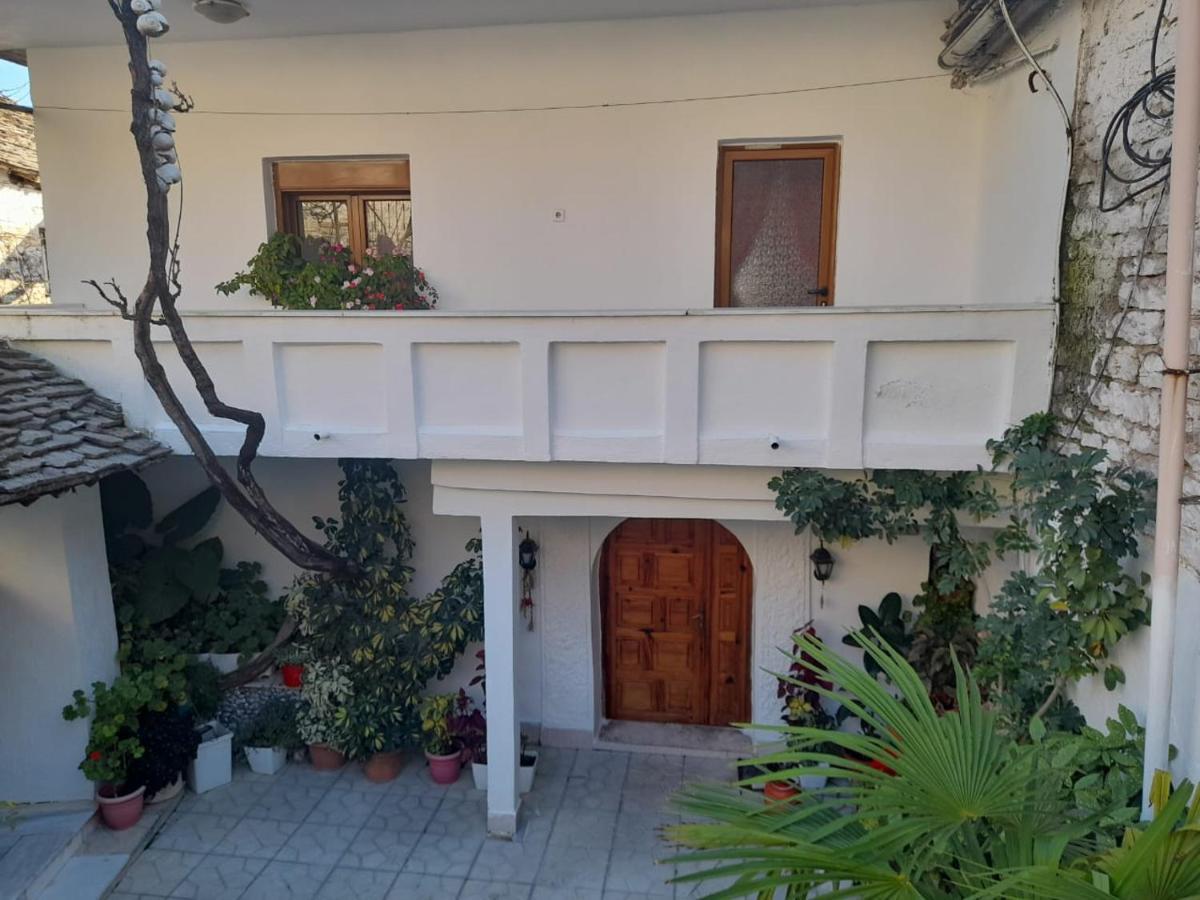 Sokolli Guest House Gjirokastër Eksteriør bilde
