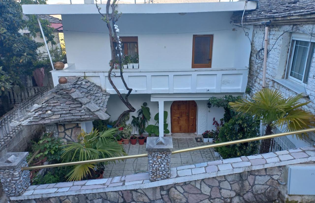 Sokolli Guest House Gjirokastër Eksteriør bilde