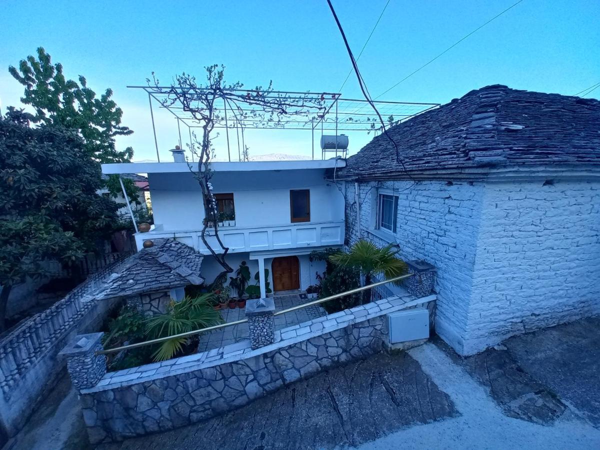 Sokolli Guest House Gjirokastër Eksteriør bilde