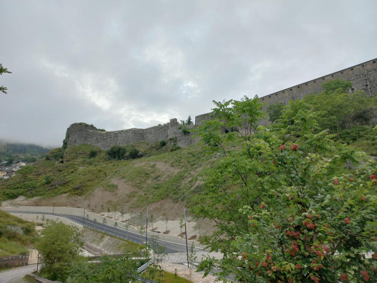 Sokolli Guest House Gjirokastër Eksteriør bilde
