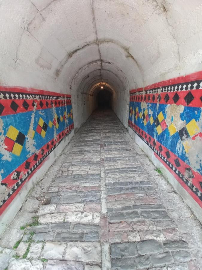 Sokolli Guest House Gjirokastër Eksteriør bilde