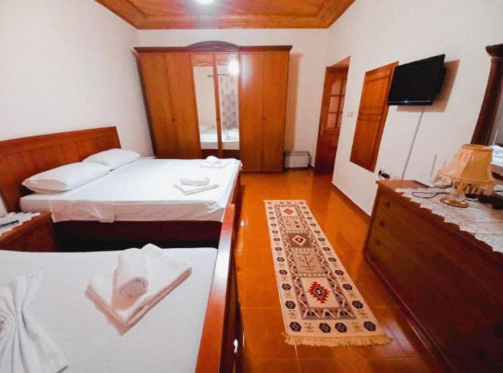 Sokolli Guest House Gjirokastër Eksteriør bilde