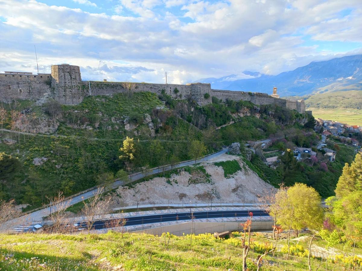 Sokolli Guest House Gjirokastër Eksteriør bilde