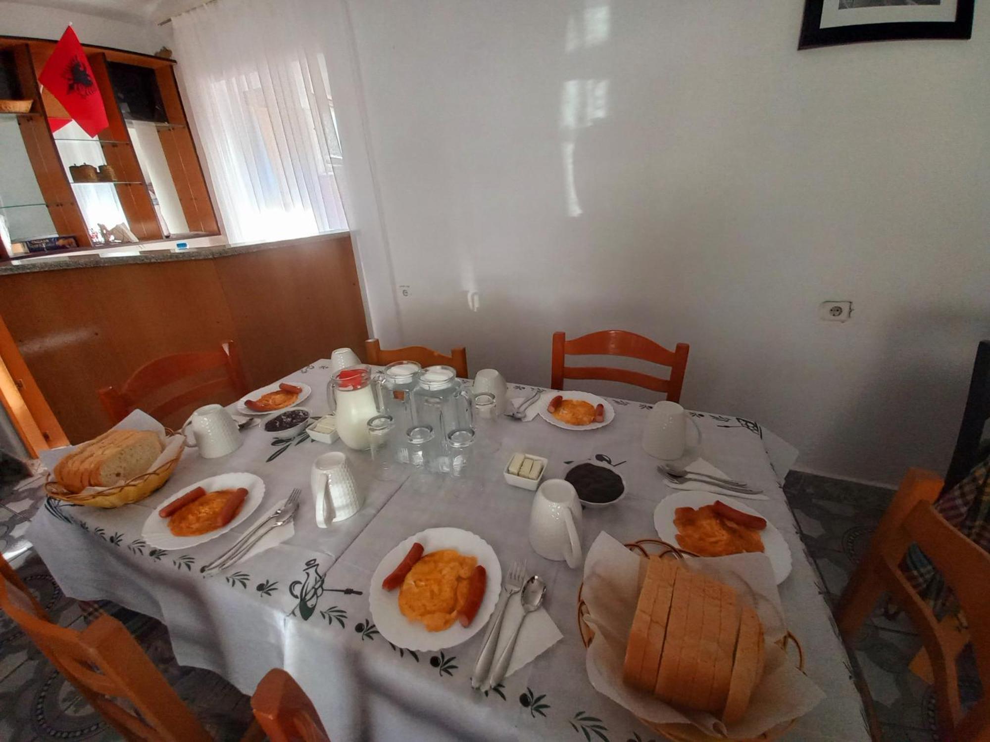 Sokolli Guest House Gjirokastër Eksteriør bilde